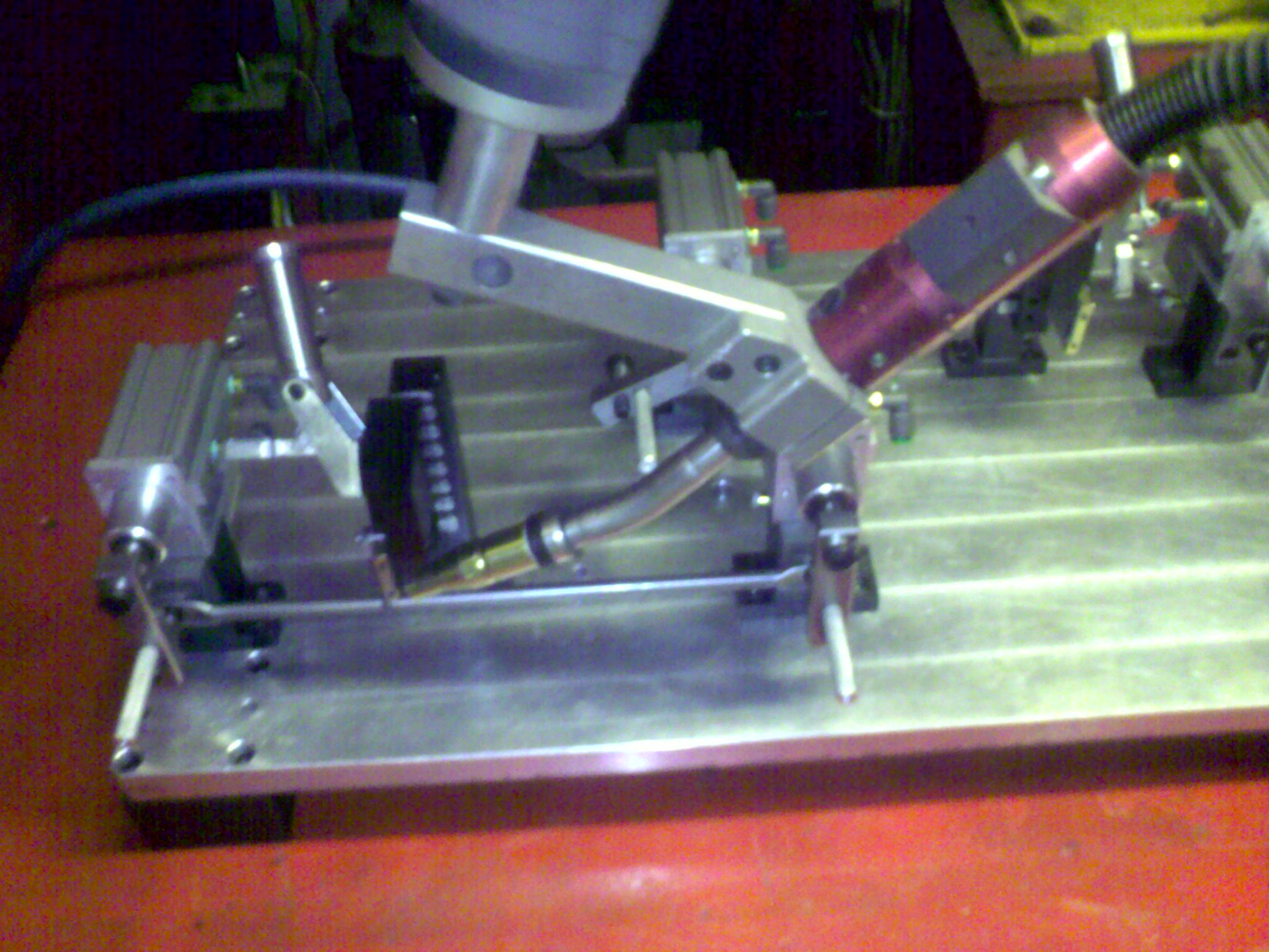 Automatic welding fixture